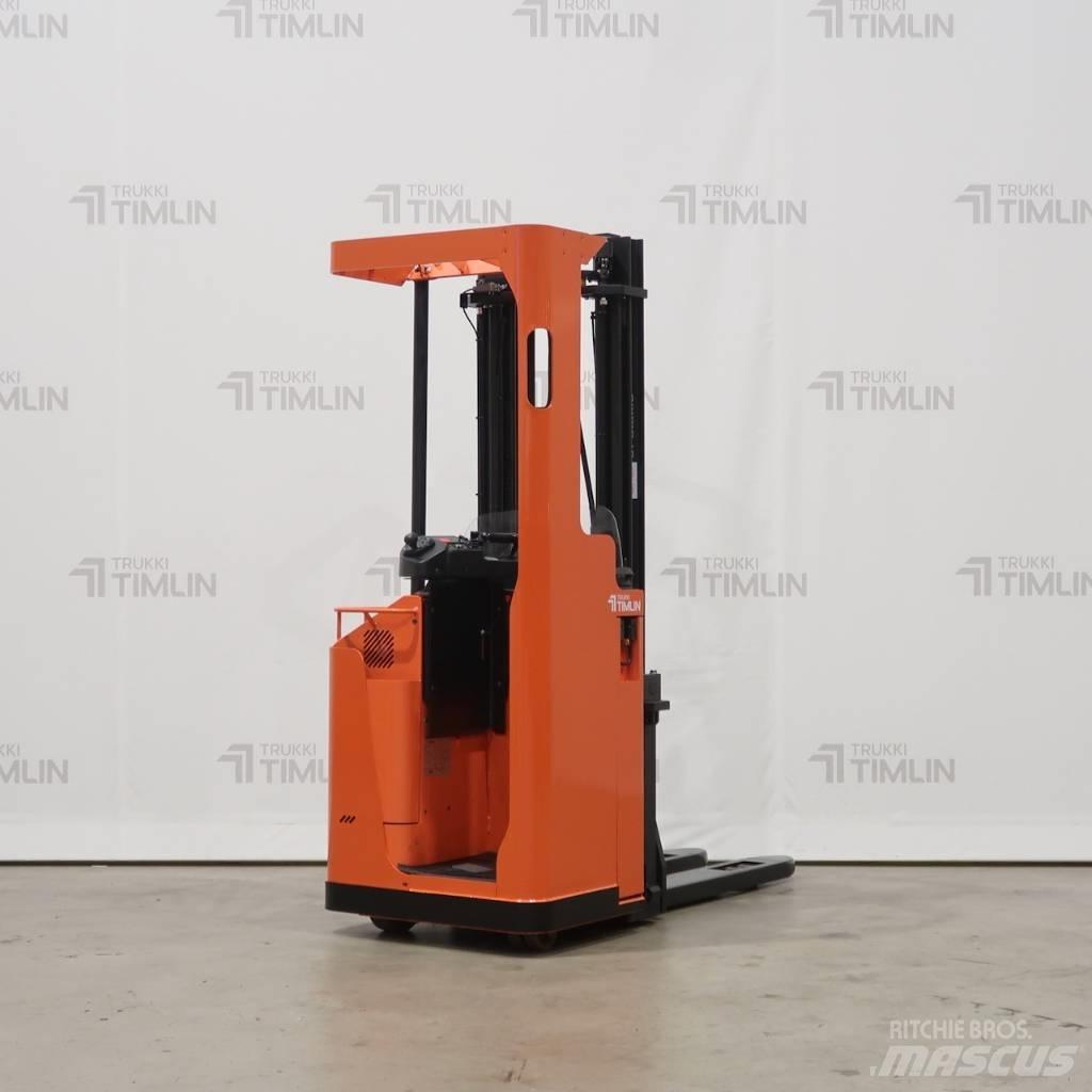 Toyota SSE135 보행식 리치 지게차