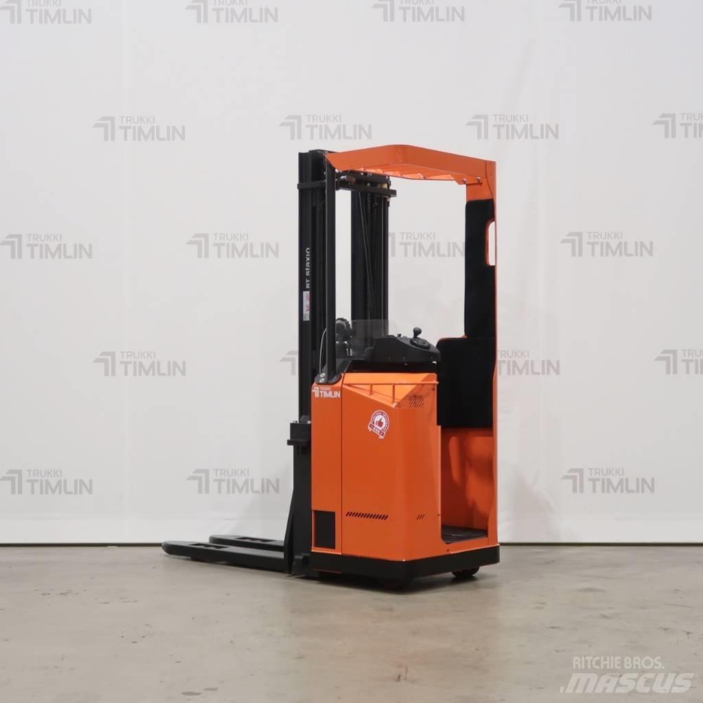 Toyota SSE135 보행식 리치 지게차