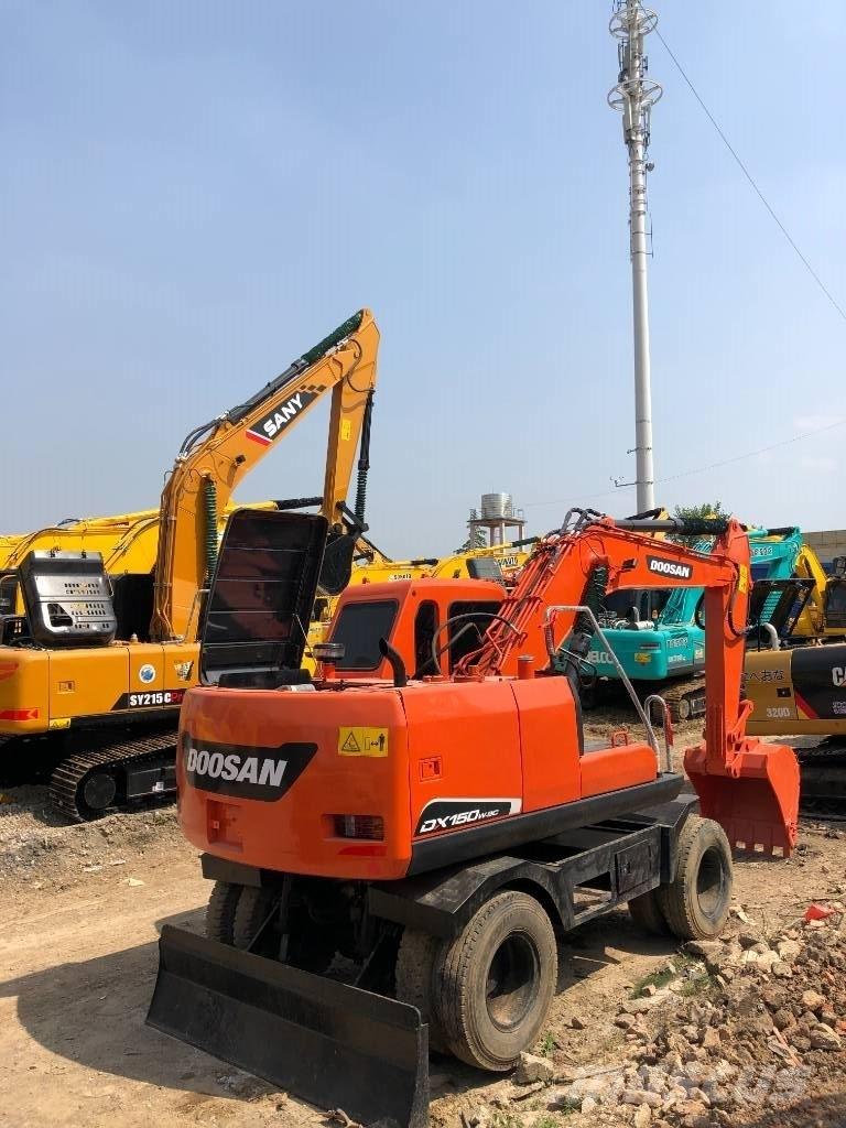 Doosan DX150W  휠 굴삭기