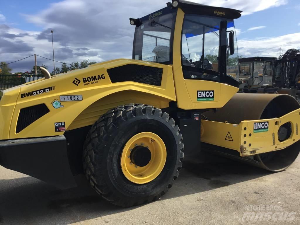 Bomag BW212D5 토양 다짐기