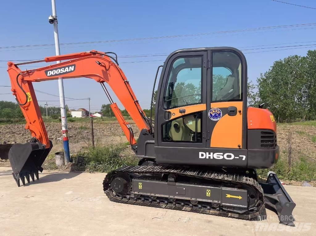 Doosan DH 60-7 소형 굴삭기 7톤 미만