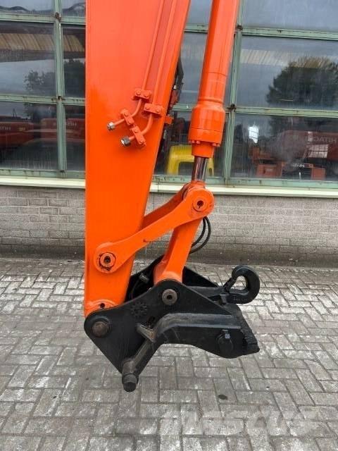 Hitachi ZX 135 US 대형 굴삭기 29톤 이상