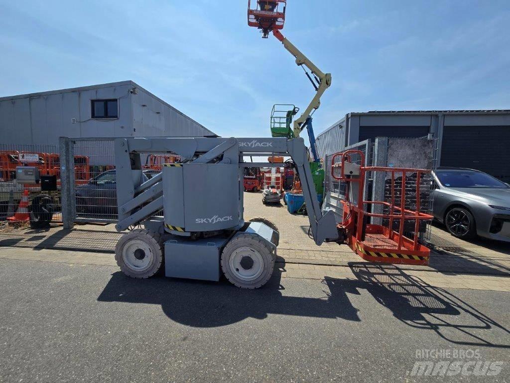 SkyJack SJKB 33 N 관절형 전동이동 리프트