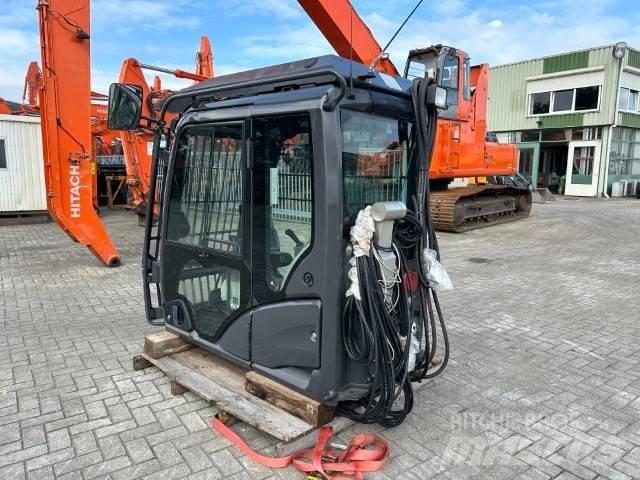 Hitachi ZX-LC-5B 캐빈 및 인테리어