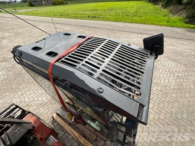 Hitachi ZX-LC-5B 캐빈 및 인테리어