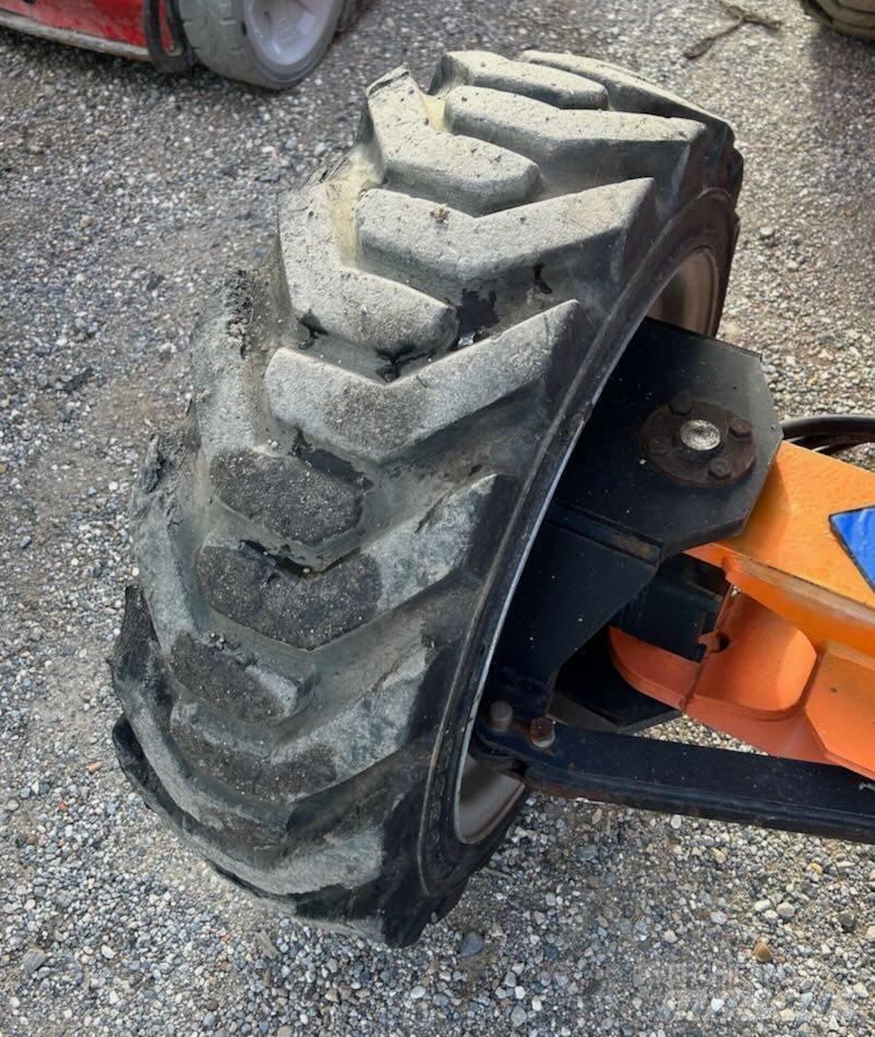 JLG 340 AJ 관절형 전동이동 리프트