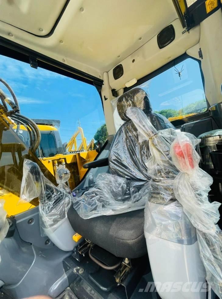 Komatsu PC 138 US 대형 굴삭기 29톤 이상