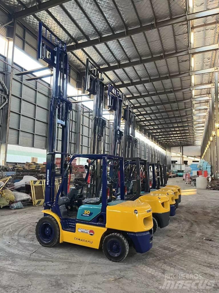 Komatsu FD 30 T-17 디젤 지게차