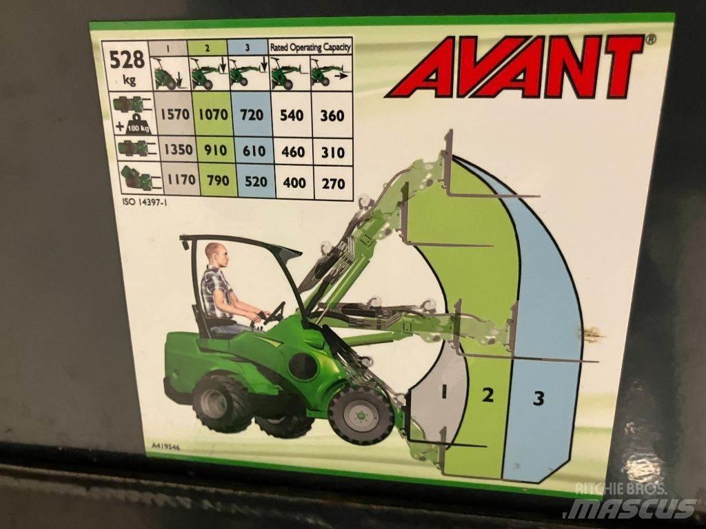 Avant 528 다목적 로더