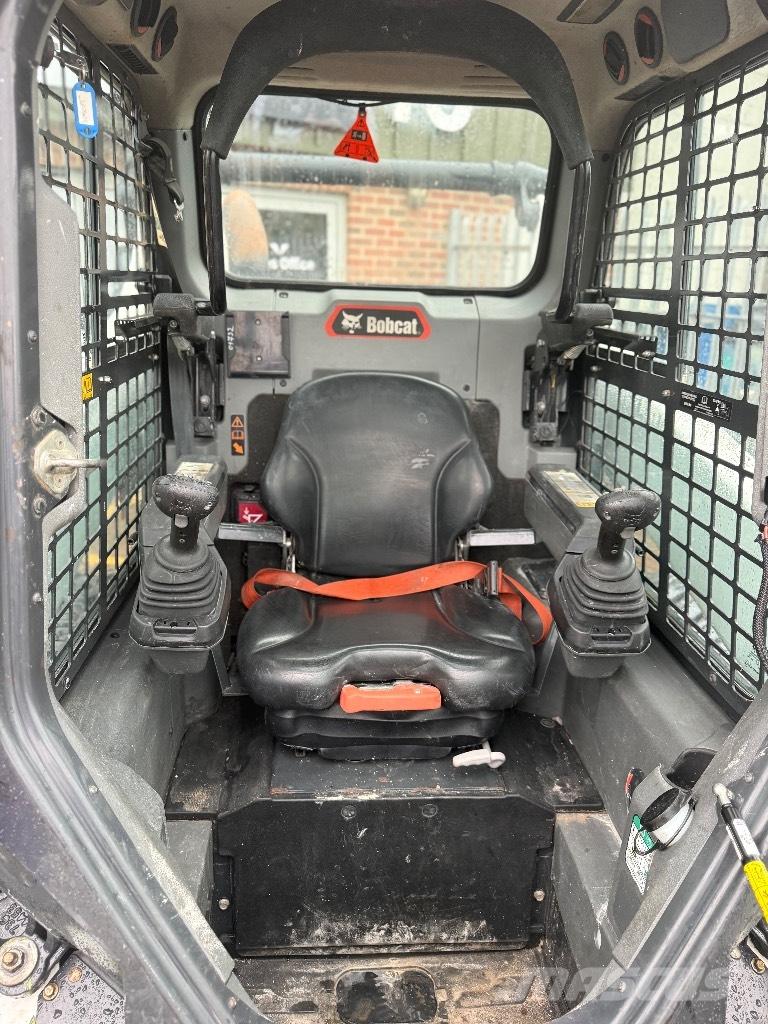 Bobcat T 66 궤도식 로우더