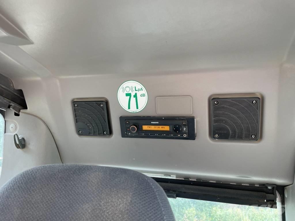 Volvo ECR 235 대형 굴삭기 29톤 이상