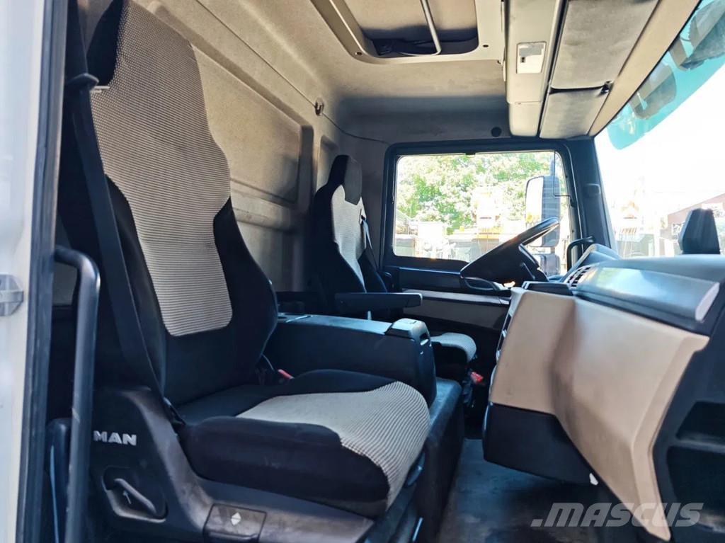 MAN TGL 8.220 4x2 새시 운전실 트럭