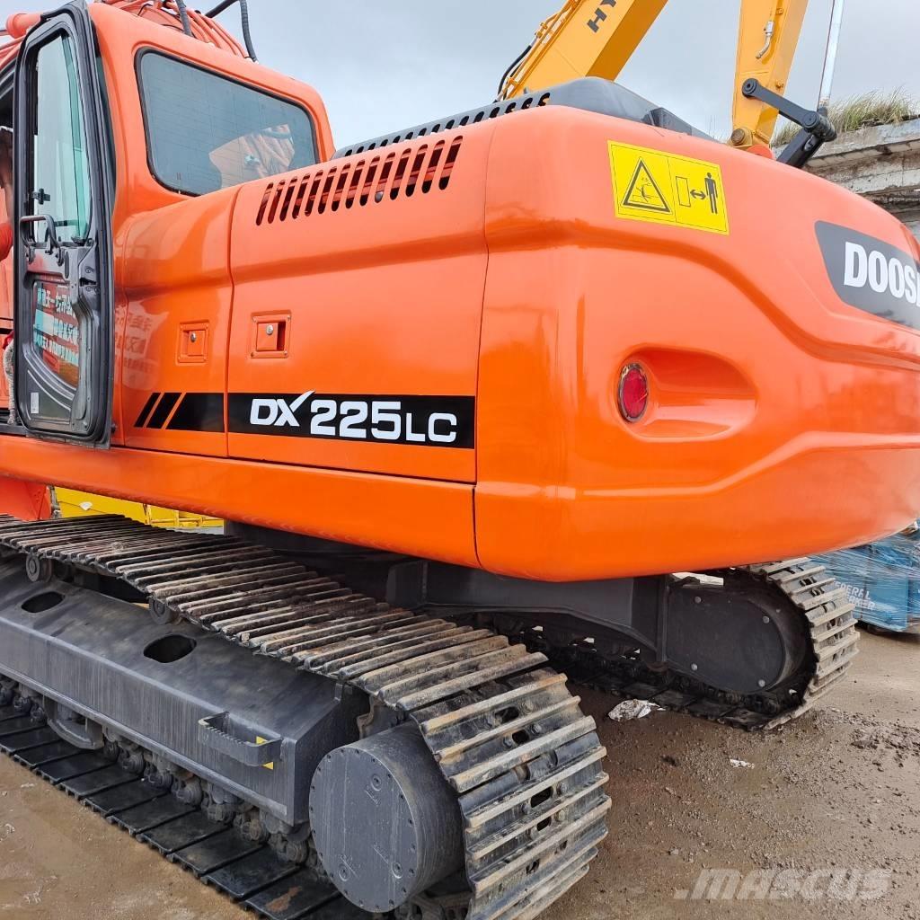 Doosan DX 225 대형 굴삭기 29톤 이상