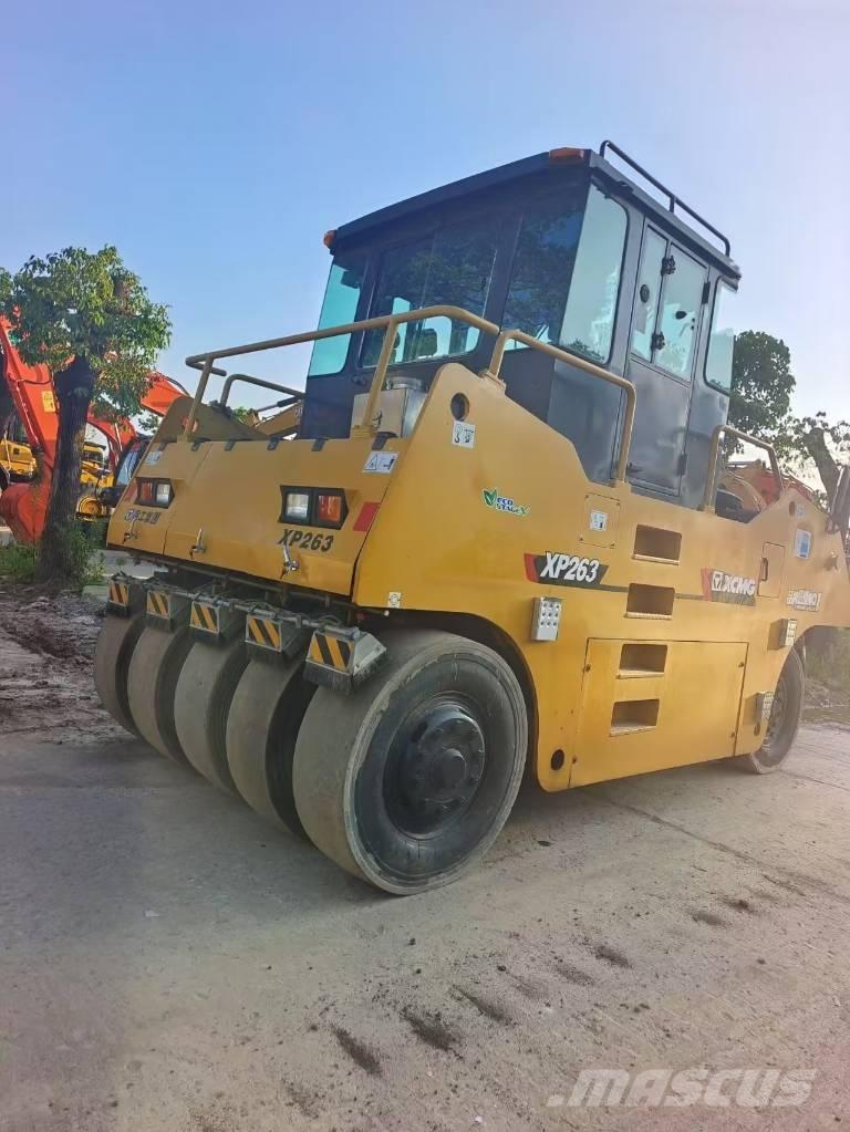 XCMG XP 263 공기 타이어 롤러