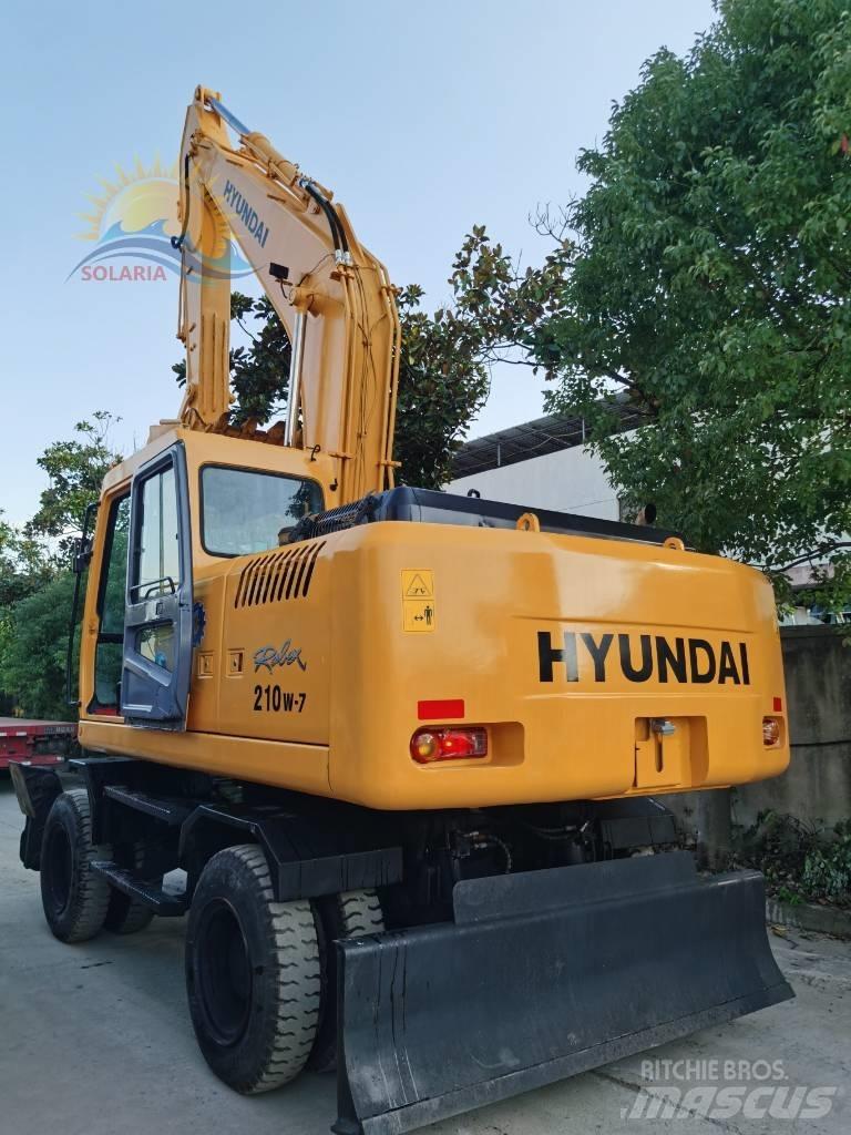 Hyundai R210W-7  휠 굴삭기