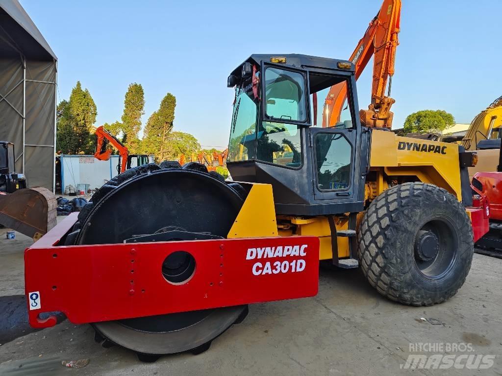 Dynapac CA 301 D 싱글 드럼 롤러