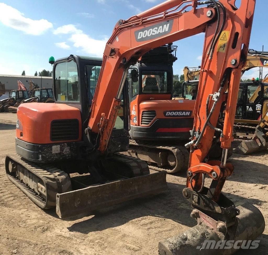 Doosan DX 60 R 소형 굴삭기 7톤 미만