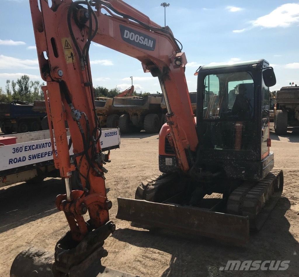 Doosan DX 60 R 소형 굴삭기 7톤 미만