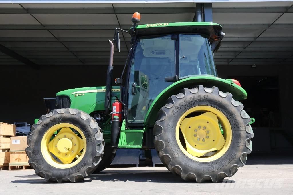 John Deere 5075 E 트랙터