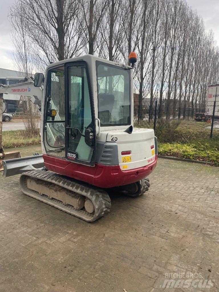Takeuchi TB 235 소형 굴삭기 7톤 미만