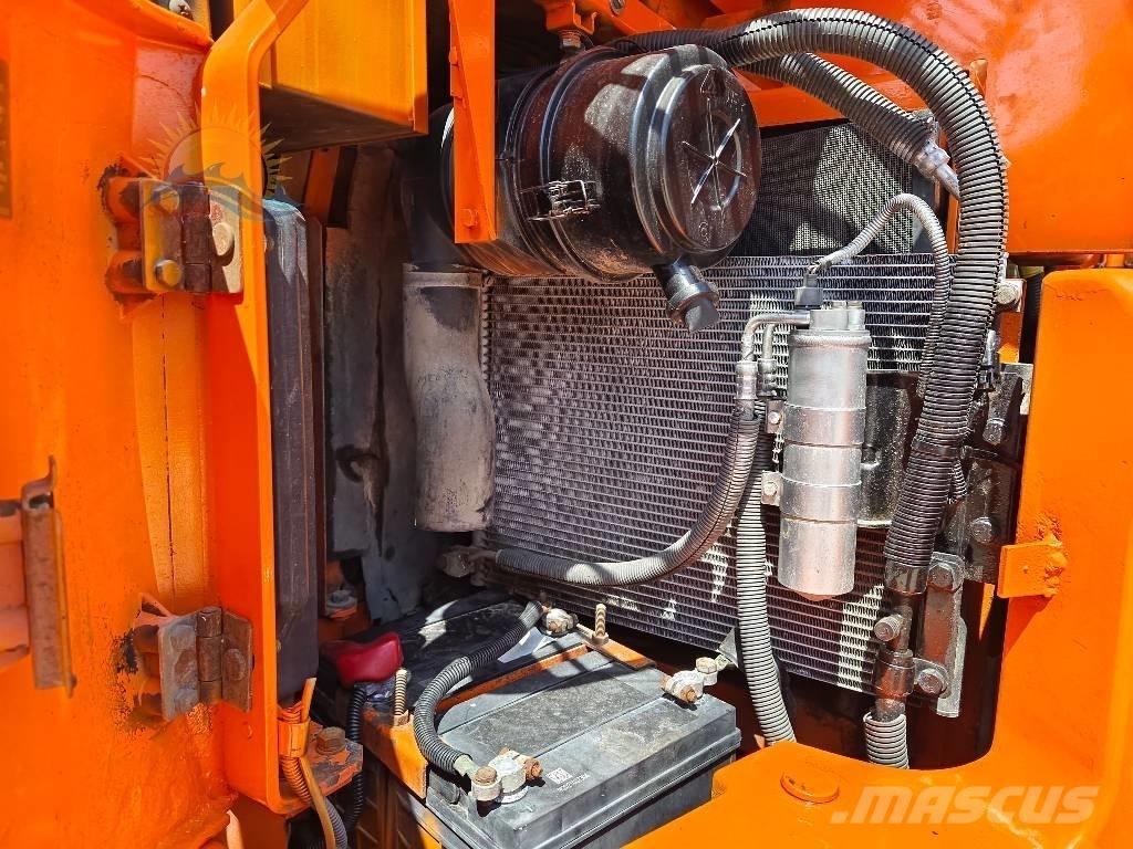 Hitachi ZX 75 중형굴삭기 7톤-28톤