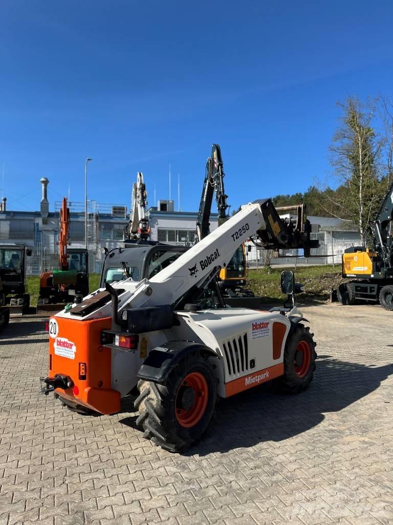 Bobcat T 2250 텔러 핸들러