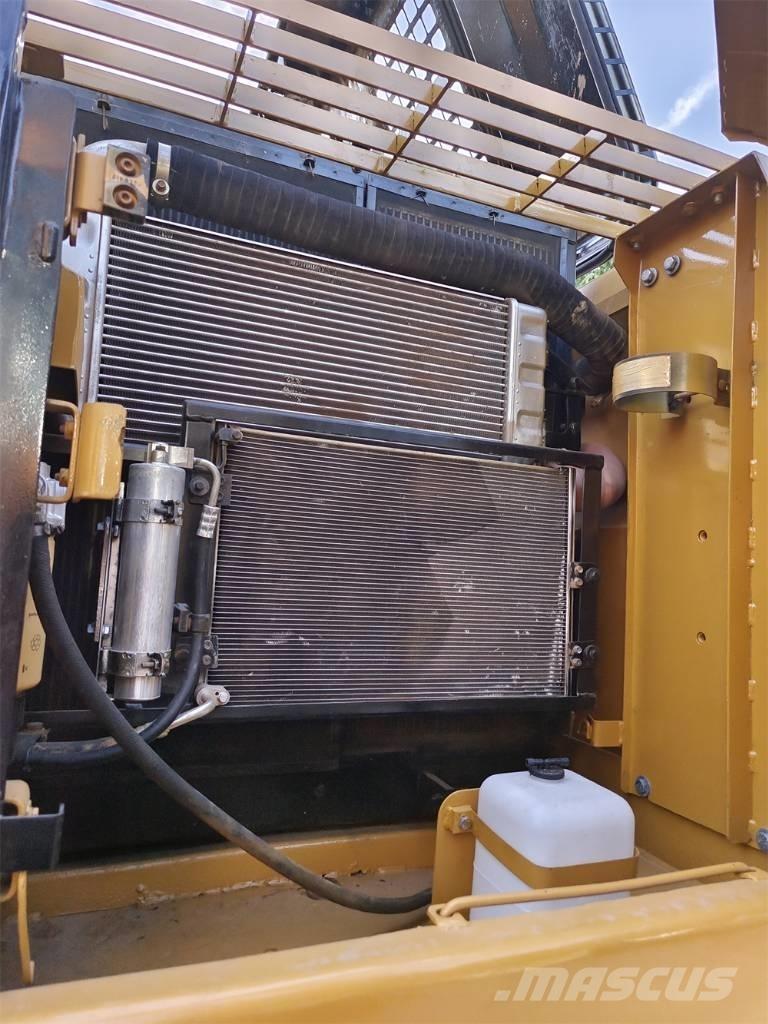 CAT 320 D 대형 굴삭기 29톤 이상