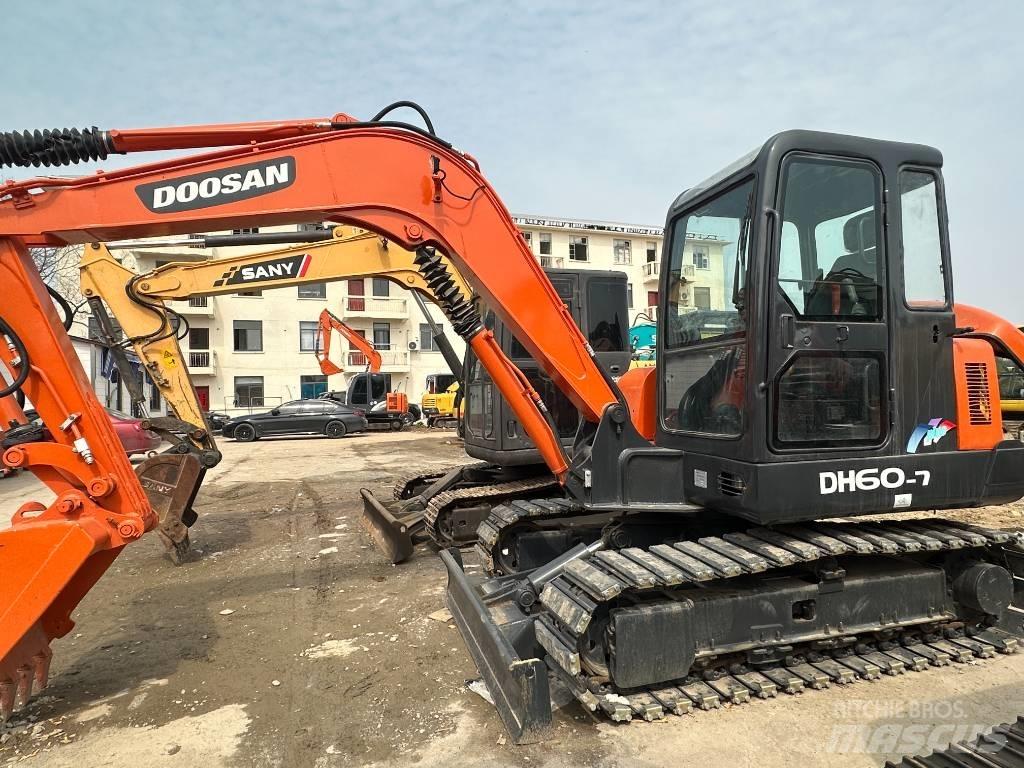 Doosan DH 60 소형 굴삭기 7톤 미만