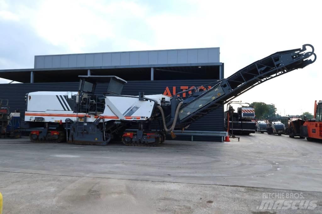 Wirtgen W250 아스팔트 콜드 밀링 기계