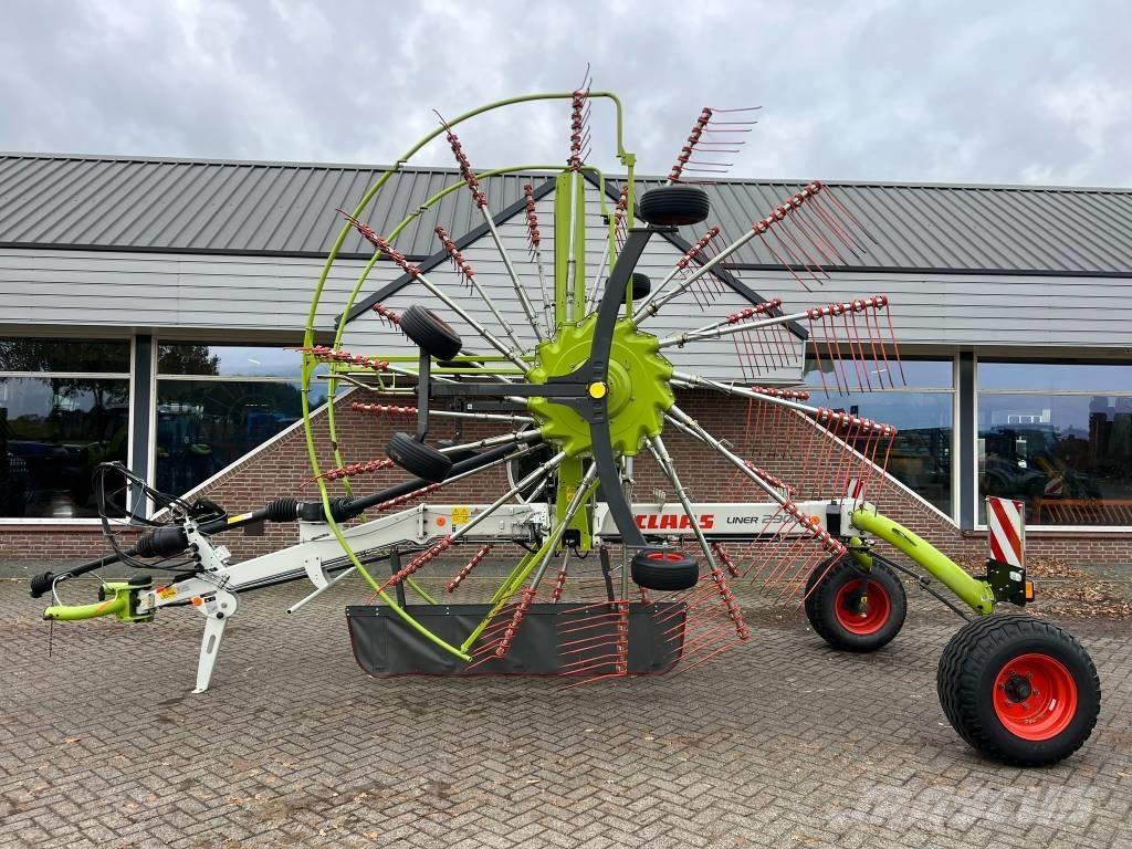CLAAS Liner 2900 윈드로어