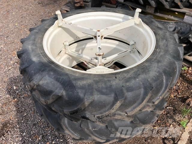 Pirelli 13.6 R38 타이어, 휠 및 림