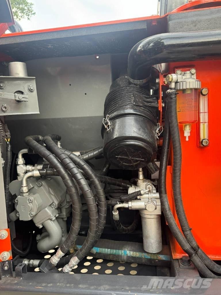 Hitachi ZX 70 소형 굴삭기 7톤 미만