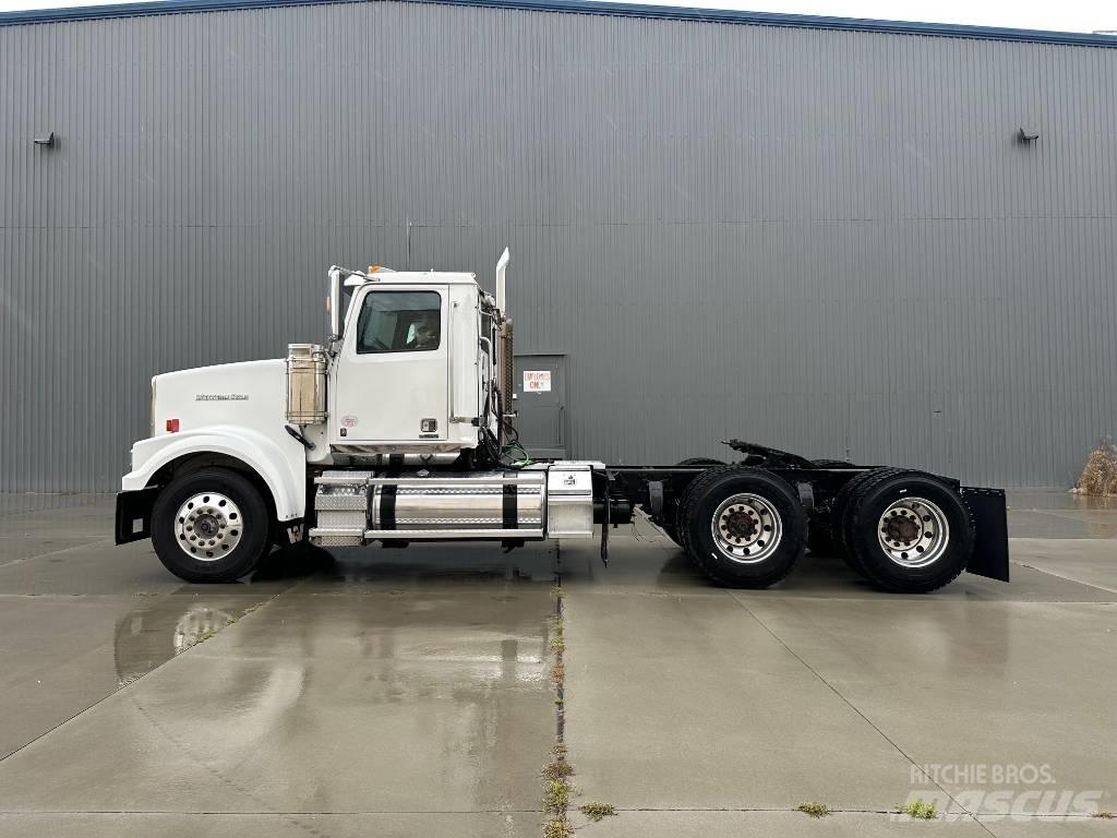 Western Star 4900 SF 트랙터 유닛