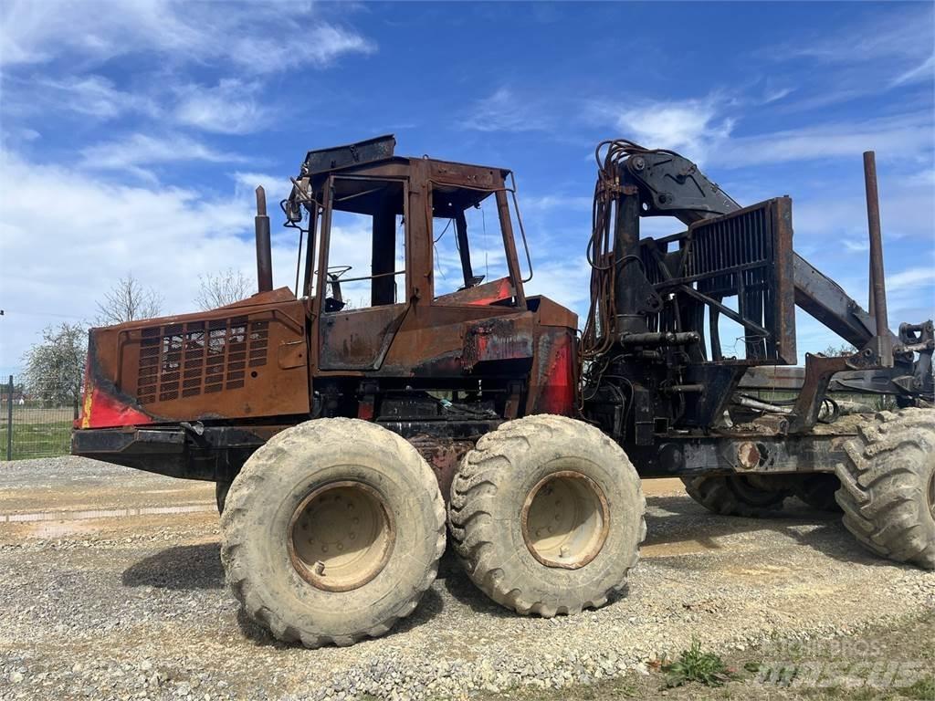 Komatsu 890.3 원목 하베스터