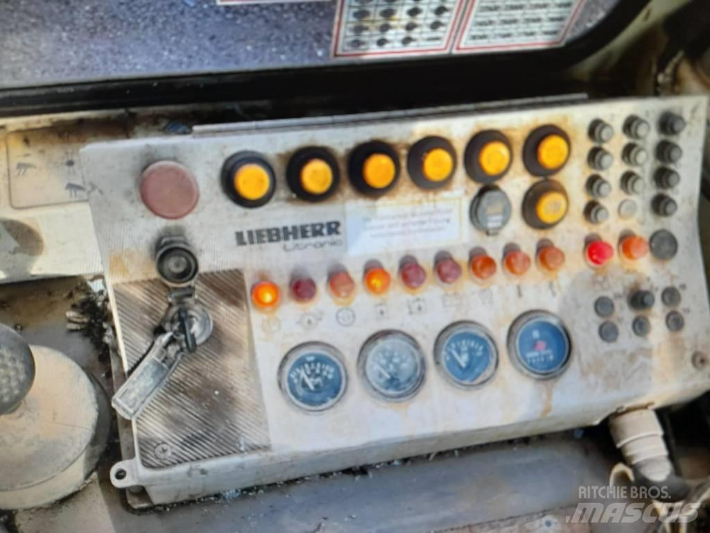 Liebherr PR 752 크롤러 도저