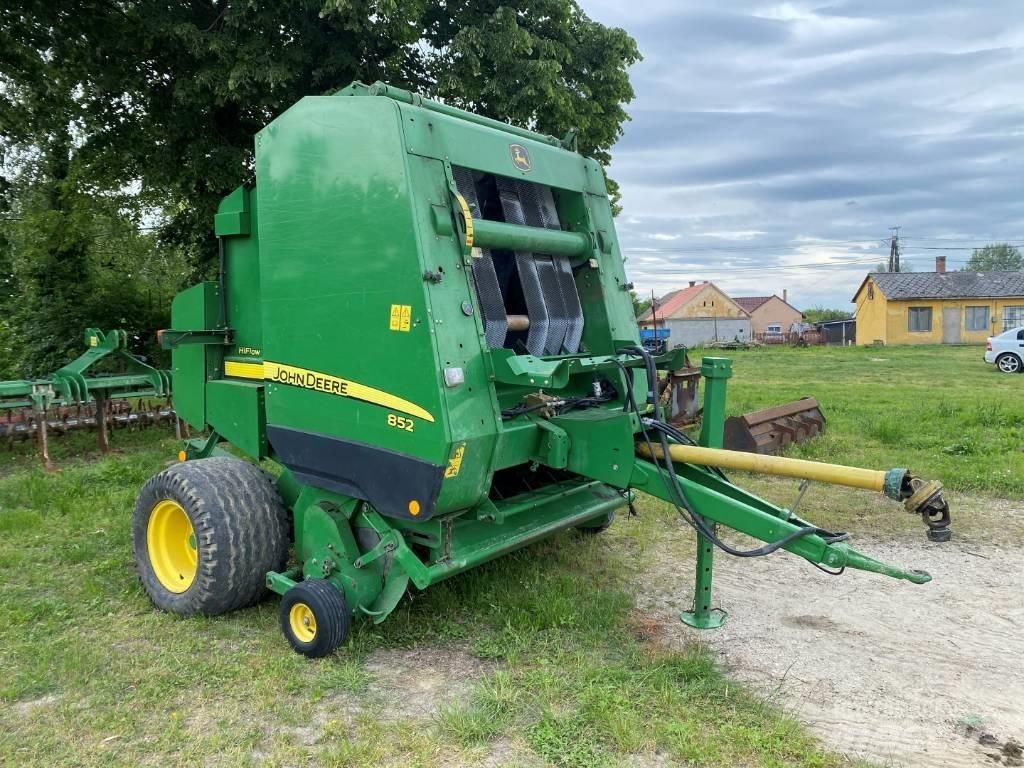 John Deere 852 원형 곤포기