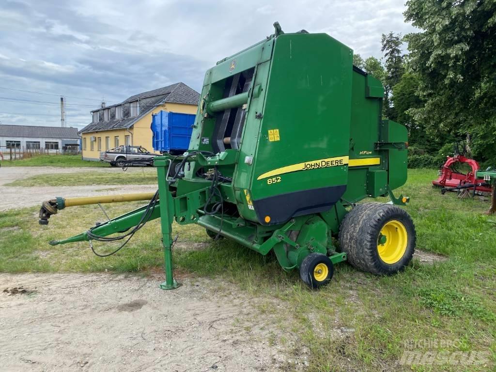 John Deere 852 원형 곤포기