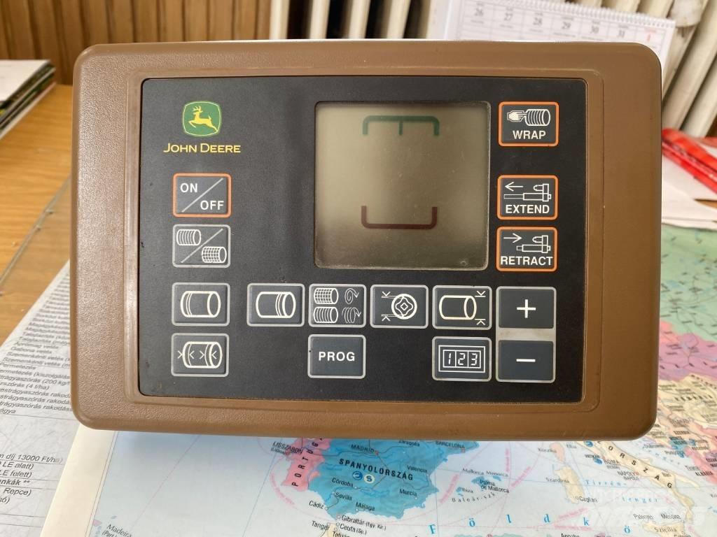 John Deere 852 원형 곤포기