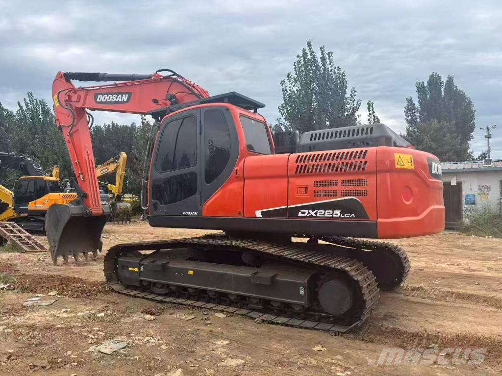 Doosan DX 225 대형 굴삭기 29톤 이상