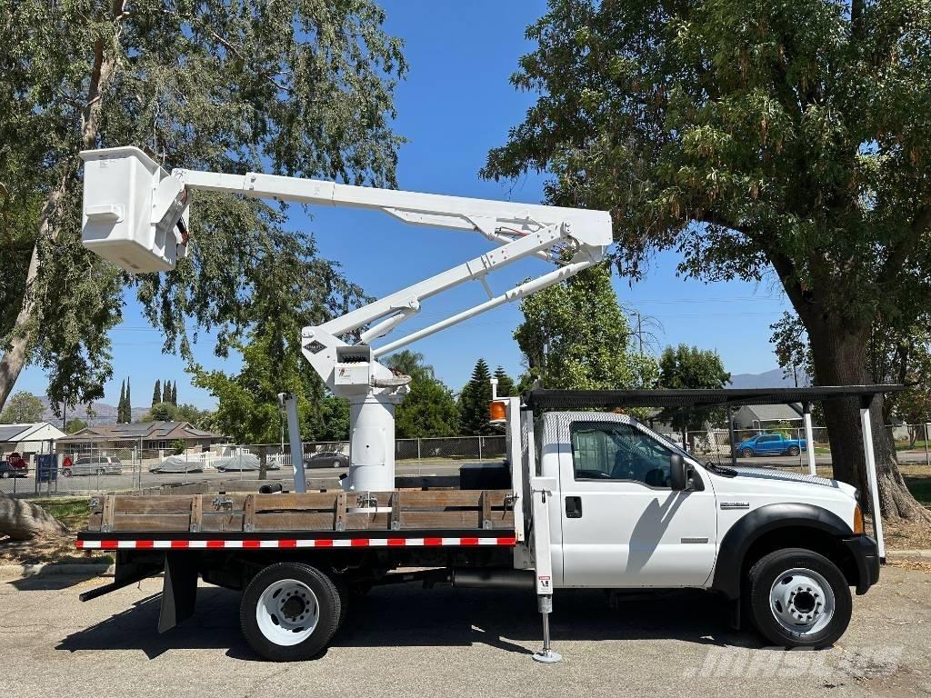 Ford F 550 트럭 탑재 고소작업대