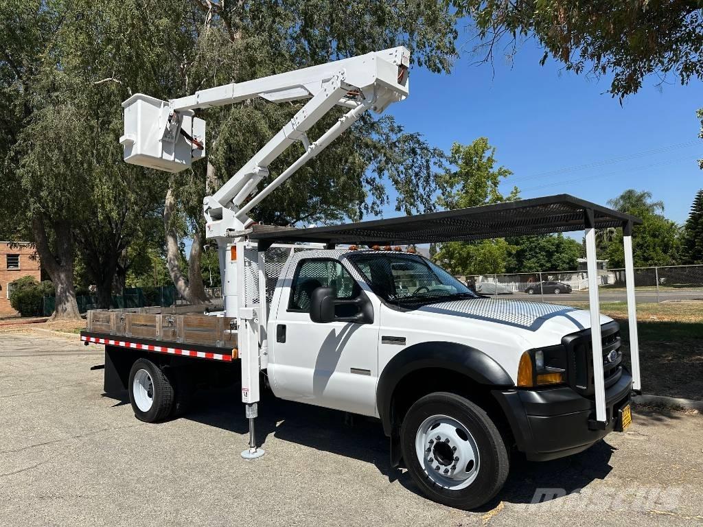 Ford F 550 트럭 탑재 고소작업대