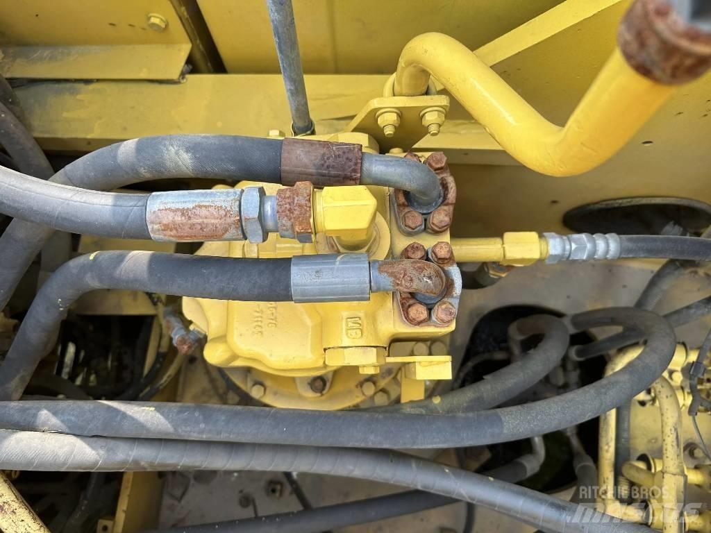Komatsu PC240-8 대형 굴삭기 29톤 이상