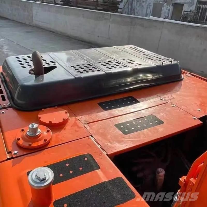 Hitachi ZX 200 대형 굴삭기 29톤 이상