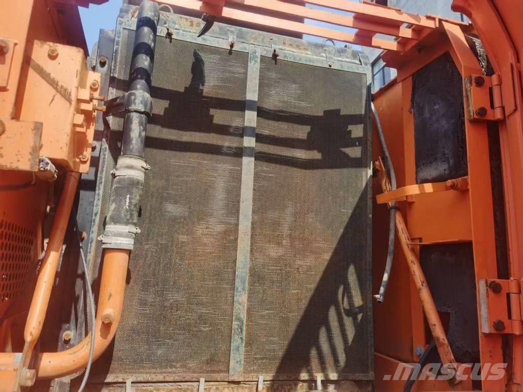 Doosan DH 210 W-7  휠 굴삭기