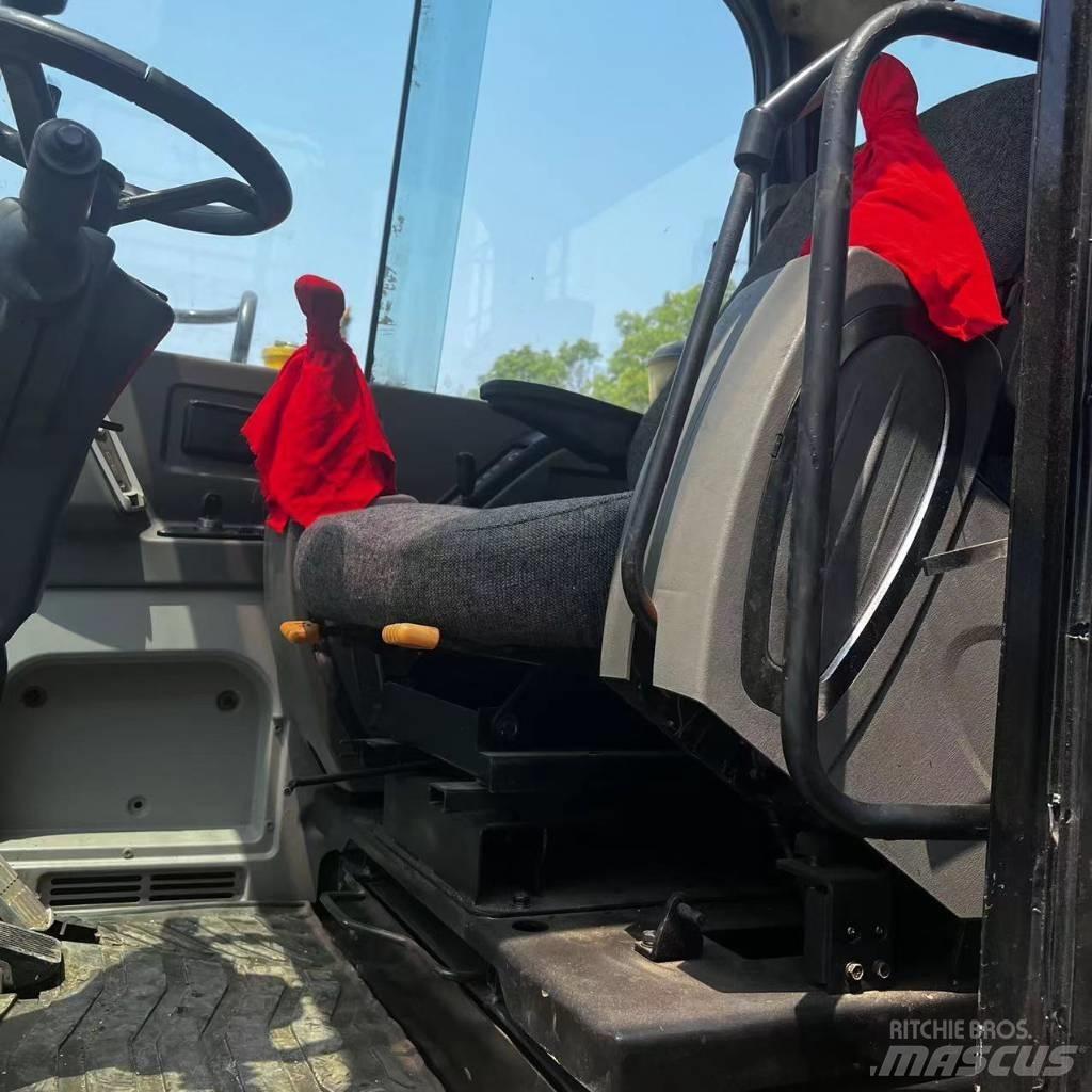 Hyundai R60W-7  휠 굴삭기