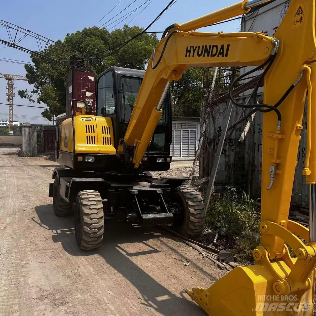 Hyundai R60W-7  휠 굴삭기