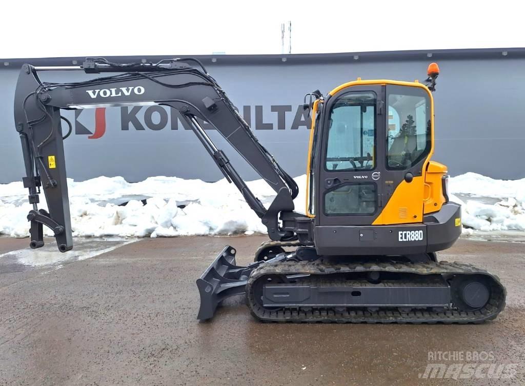 Volvo ECR88D 중형굴삭기 7톤-28톤