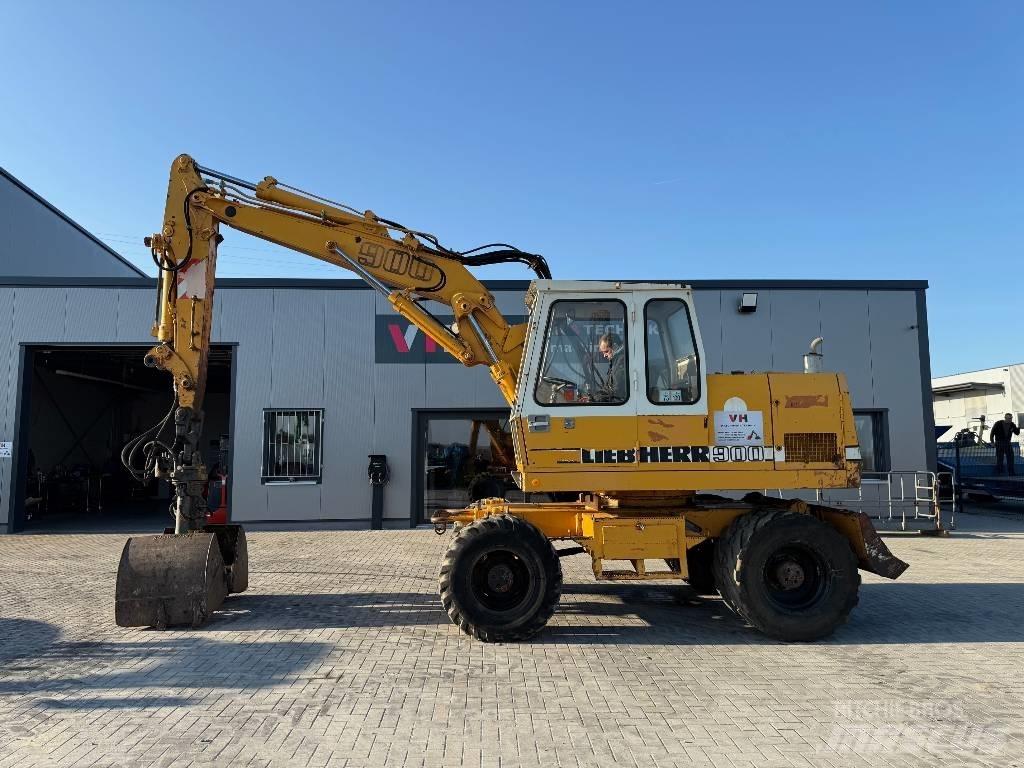 Liebherr A 900 C  휠 굴삭기