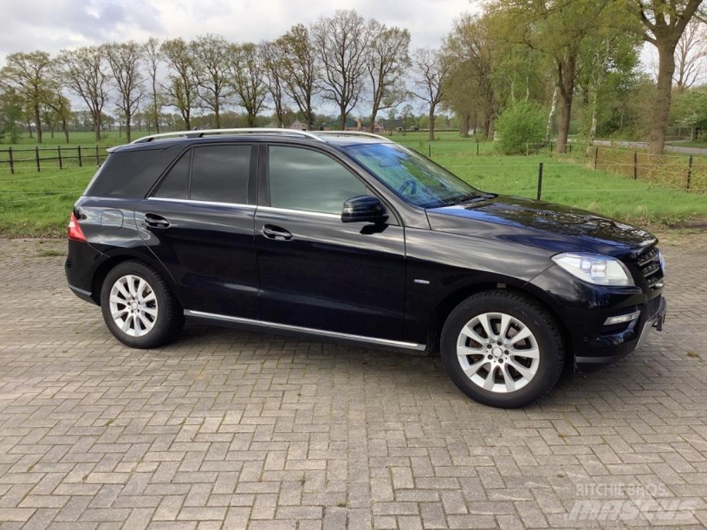 Mercedes-Benz ML 350 크로스컨트리 차량