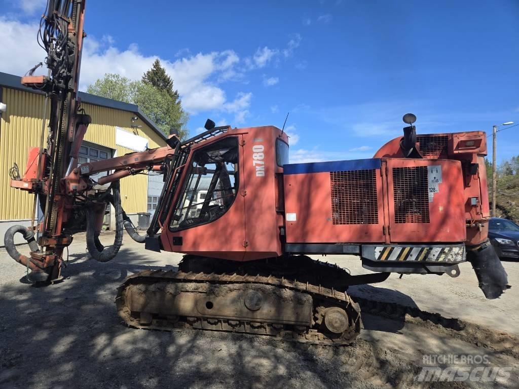 Sandvik DX 780 도로 굴착기